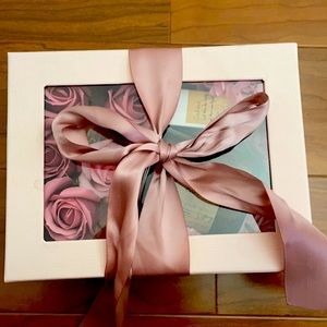 Scented artificial rose flowers with a rose-scented candle in a box